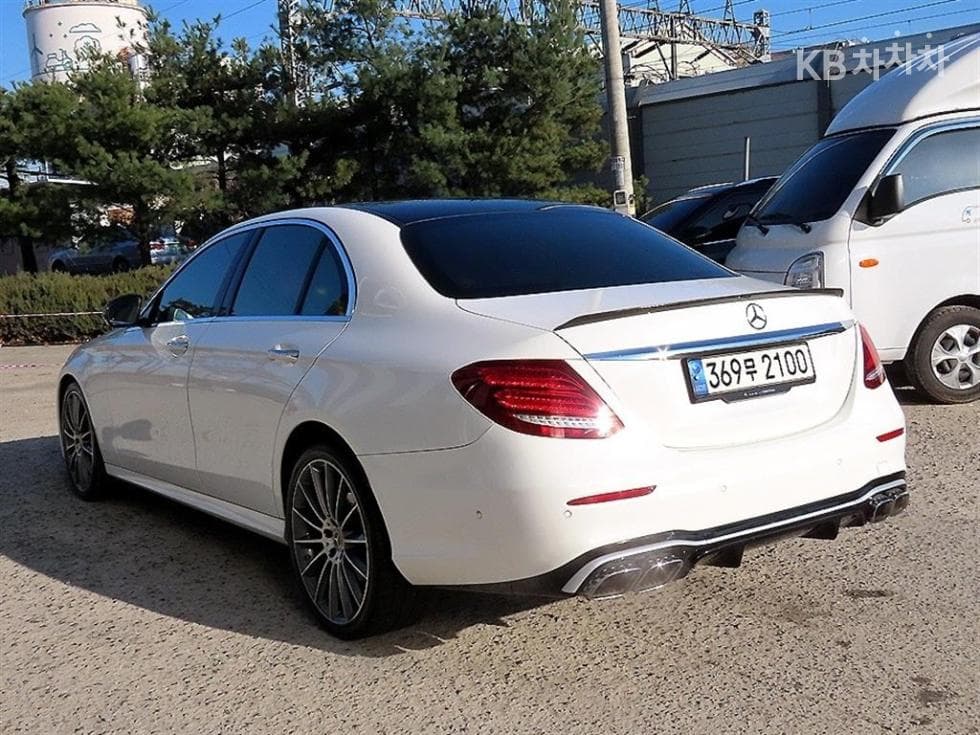 Mercedes-Benz E-Class (W213)E300 4Matic AMG Line - 3