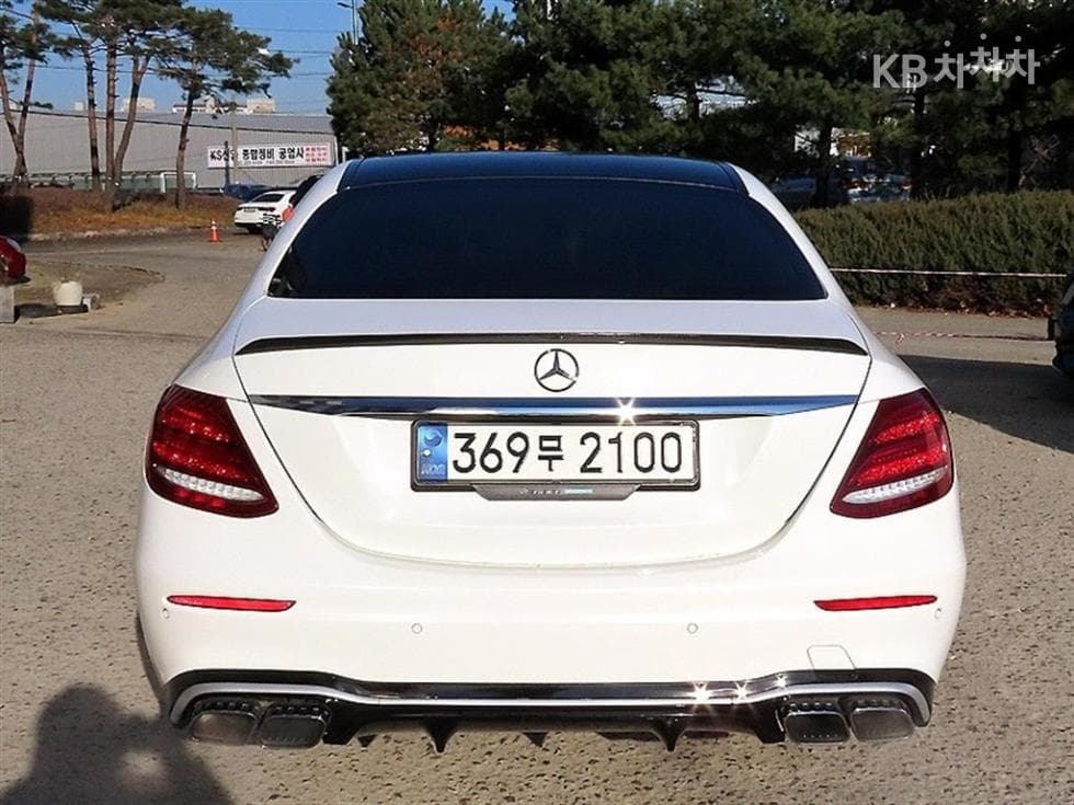 Mercedes-Benz E-Class (W213)E300 4Matic AMG Line - 4