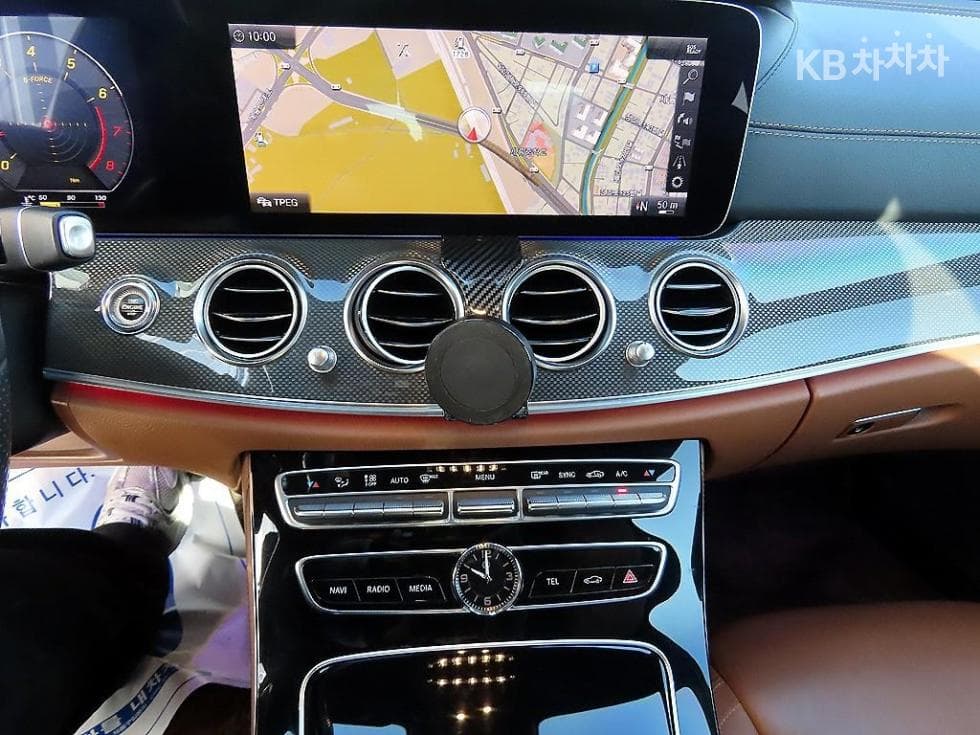 Mercedes-Benz E-Class (W213)E300 4Matic AMG Line - 12