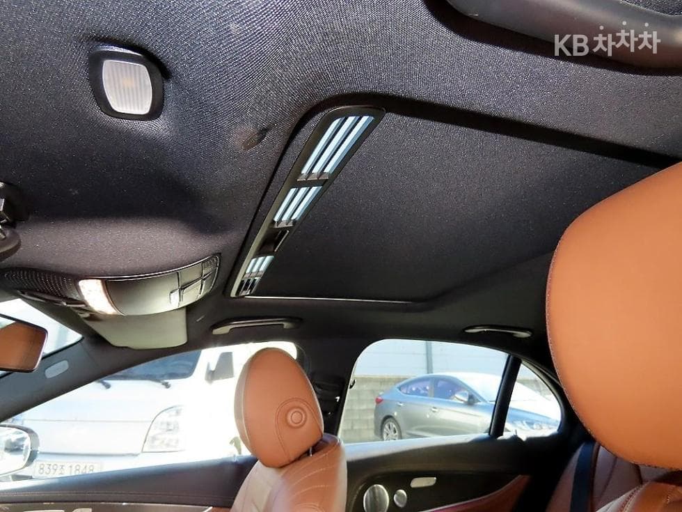 Mercedes-Benz E-Class (W213)E300 4Matic AMG Line - 17