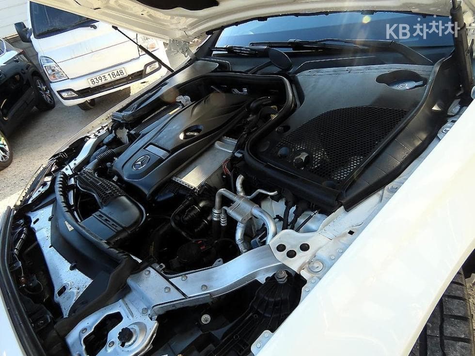 Mercedes-Benz E-Class (W213)E300 4Matic AMG Line - 19