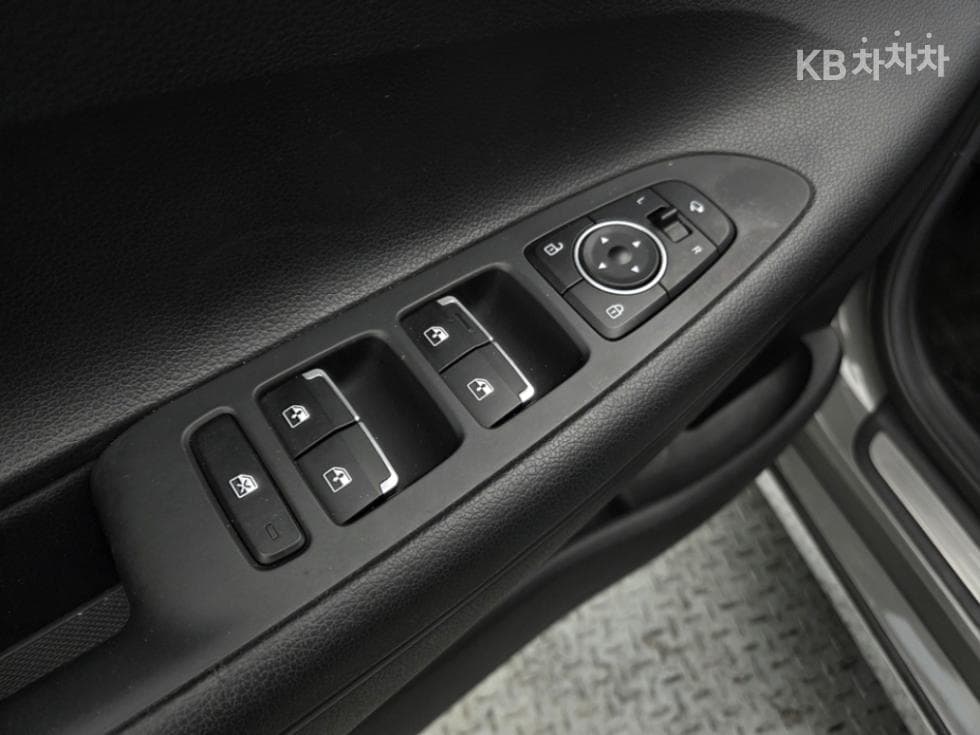 Hyundai The New (facelift) Grandeur (Azera)2.5 Premium 초이스 - 14