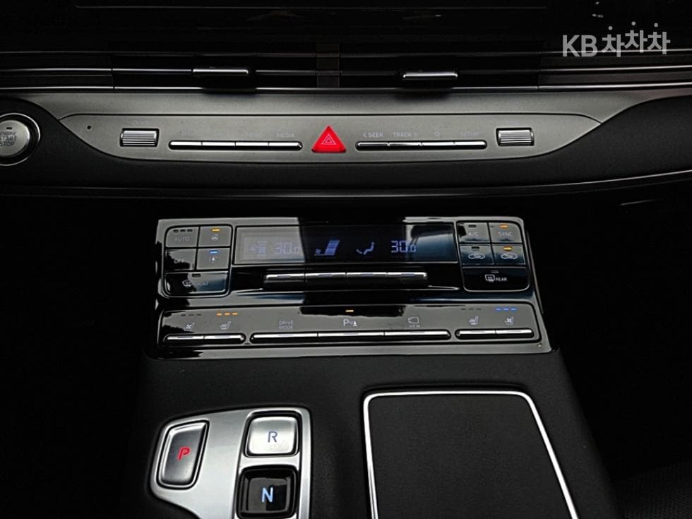 Hyundai The New (facelift) Grandeur (Azera)2.5 Premium 초이스 - 20