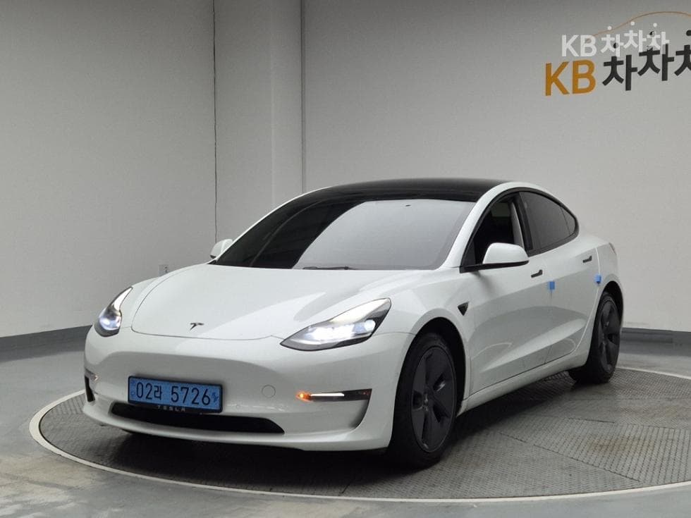 테슬라 Model 3 Long Range - Image 1