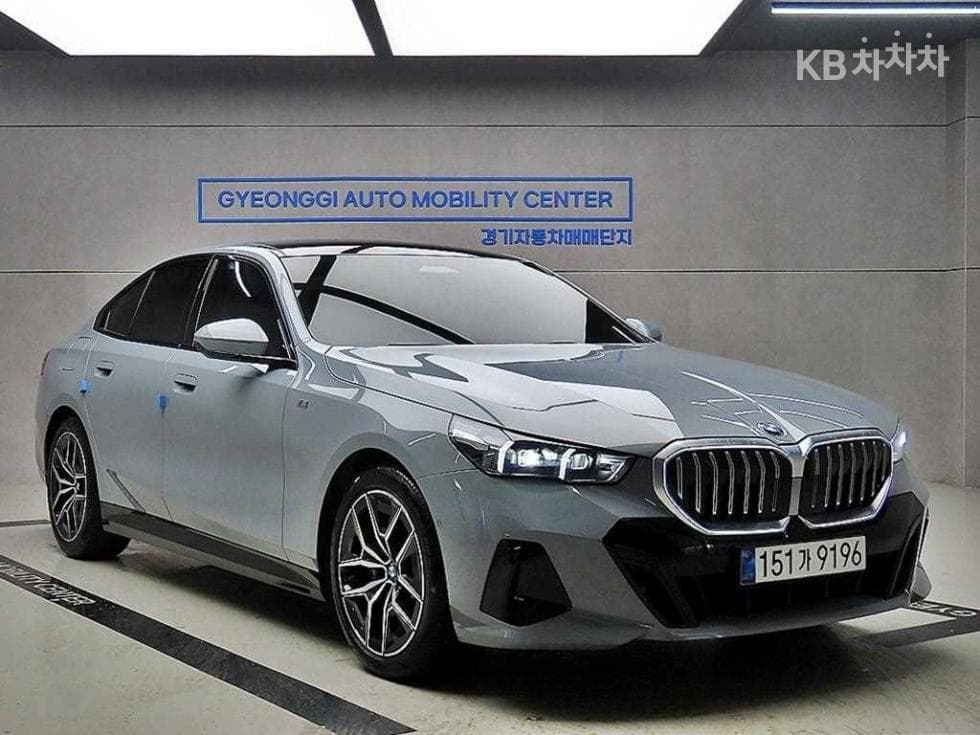 BMW Нов5 Серия(G60) 520i Стандартен - Image 1