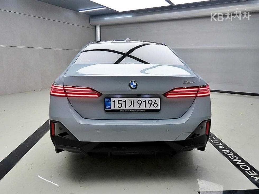 BMW Нов5 Серия(G60)520i Стандартен - 3