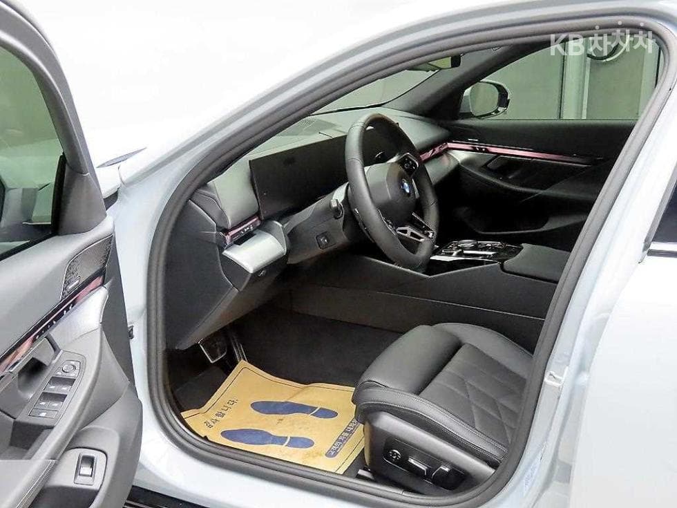 BMW Нов5 Серия(G60)520i Стандартен - 5