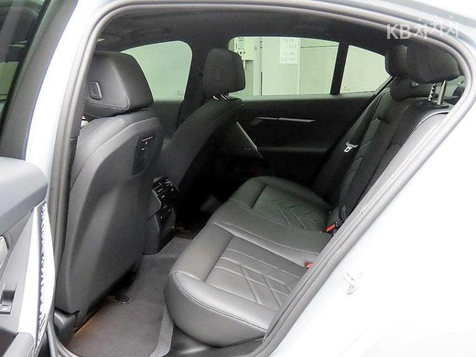 BMW Нов5 Серия(G60)520i Стандартен - 6