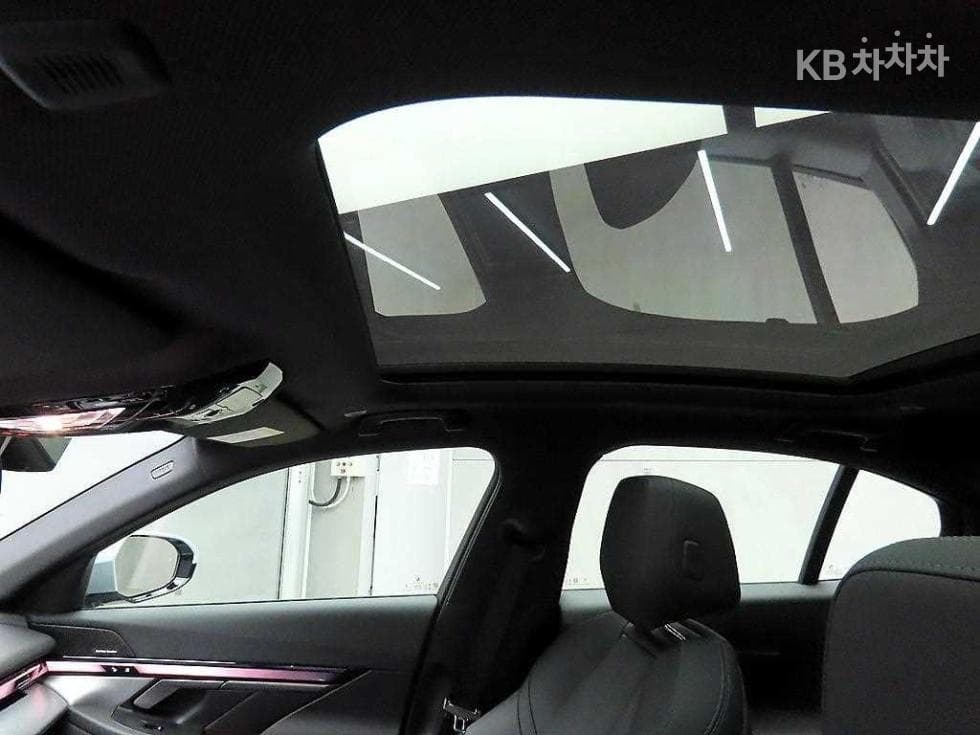 BMW Нов5 Серия(G60)520i Стандартен - 16