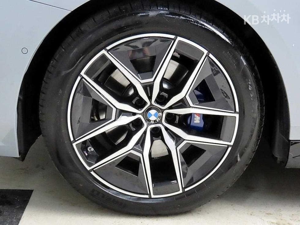 BMW Нов5 Серия(G60)520i Стандартен - 20