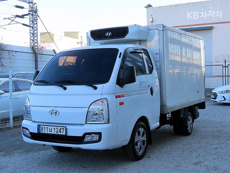 Hyundai Porter 2 Extra Long Box Truck Super Cab SUP - Image 1