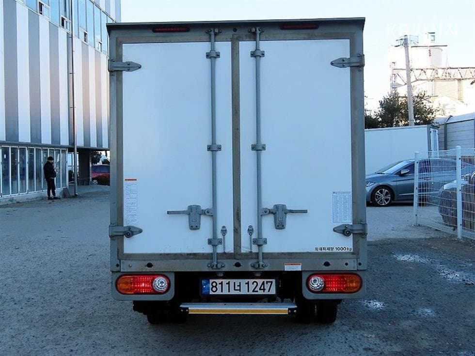 Hyundai Porter 2Extra Long Box Truck Super Cab SUP - 4