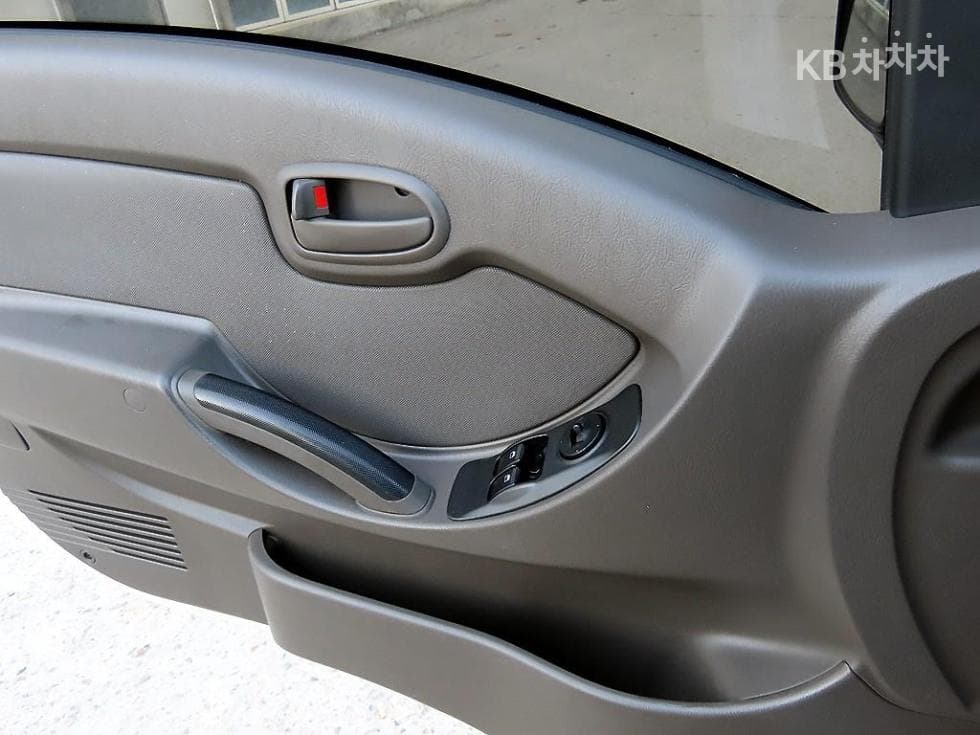 Hyundai Porter 2Extra Long Box Truck Super Cab SUP - 12