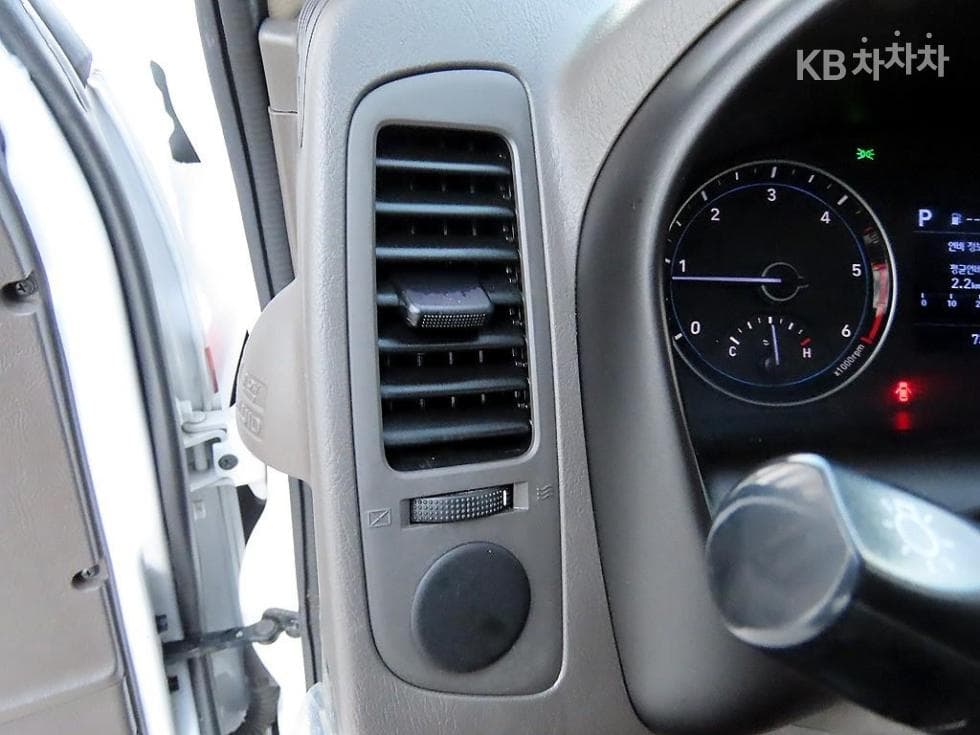 Hyundai Porter 2Extra Long Box Truck Super Cab SUP - 13