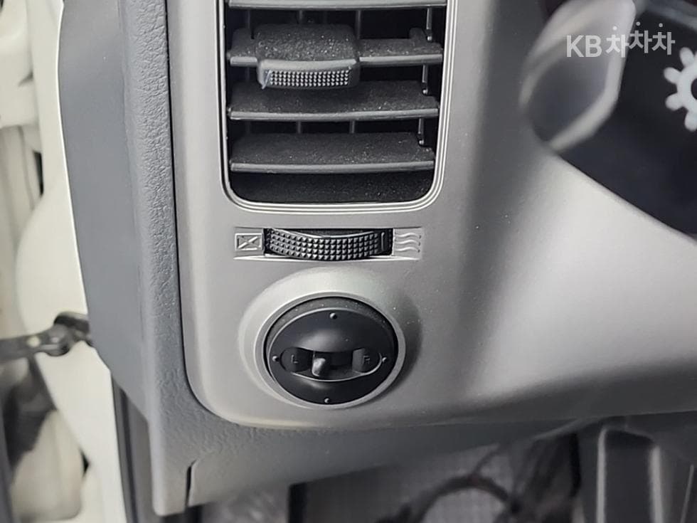 Киа The New (фейслифт) Бонго 3 (лек)와이드 파워게이트 1 тон 턴Местен타입형(2단) Королевска кабина Удължено междуосие L - 12