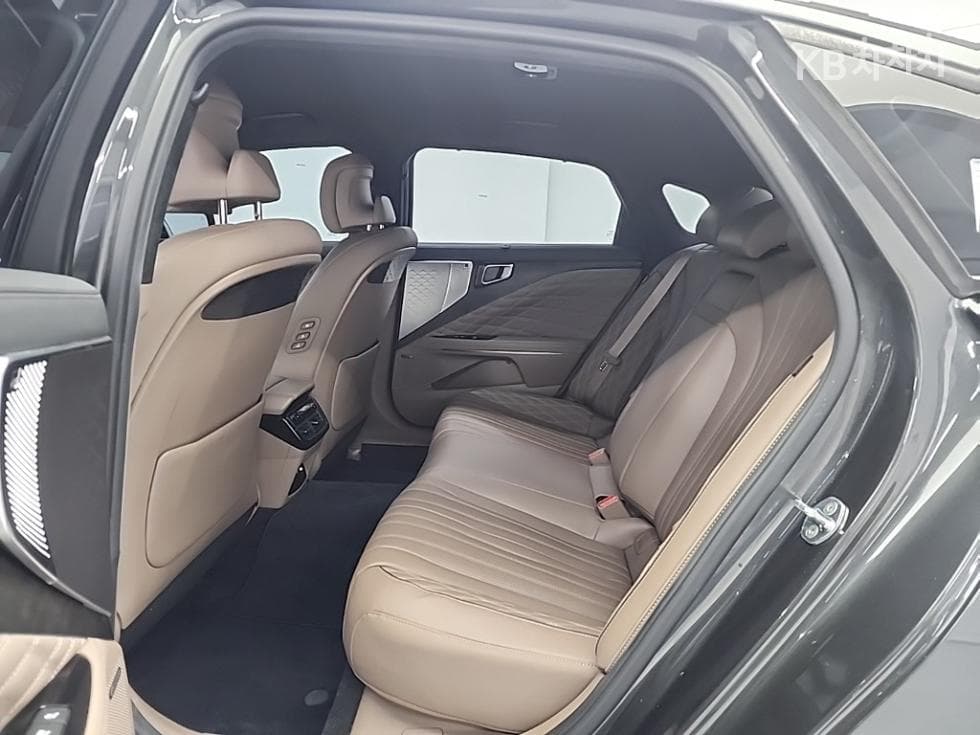 Kia K83.5 Gasoline AWD 플래티넘 - 12