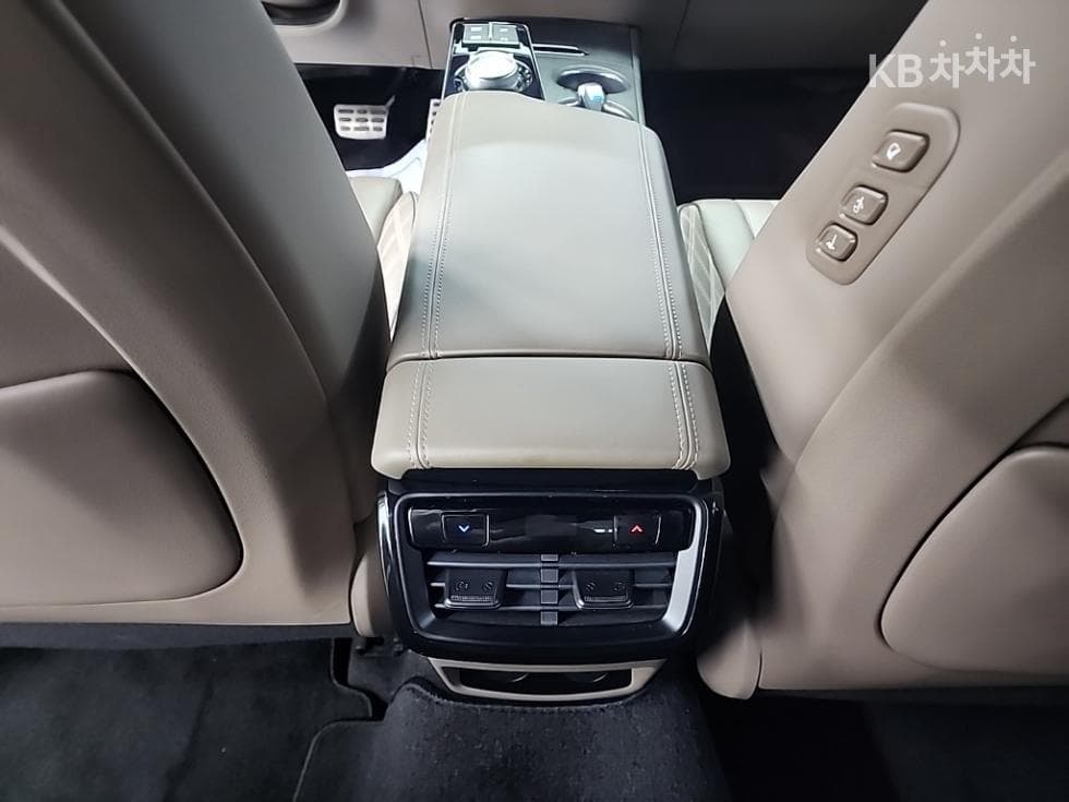 Kia K83.5 Gasoline AWD 플래티넘 - 13