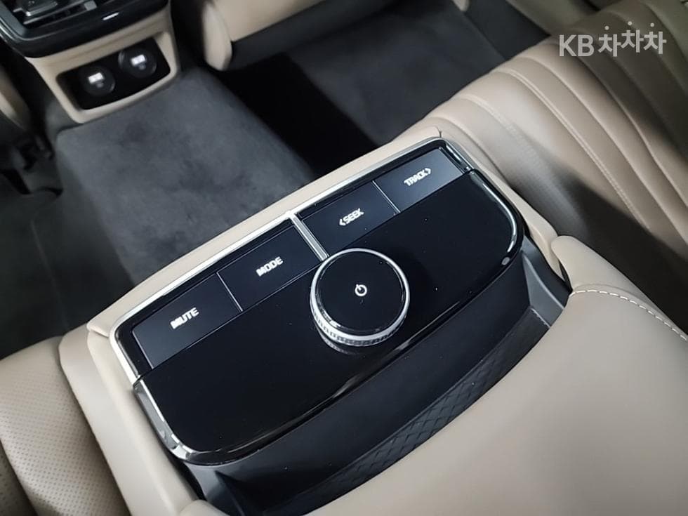 Kia K83.5 Gasoline AWD 플래티넘 - 14