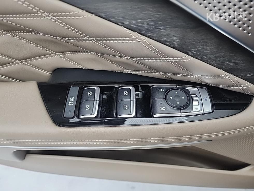 Kia K83.5 Gasoline AWD 플래티넘 - 18