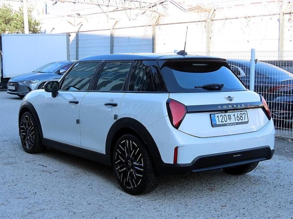 Mini Cooper 4th generationS 2.0 5-door Favoured - 3