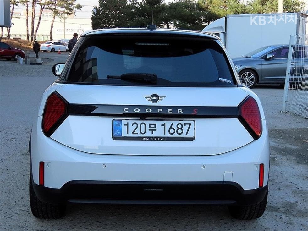 Mini Cooper 4th generationS 2.0 5-door Favoured - 4