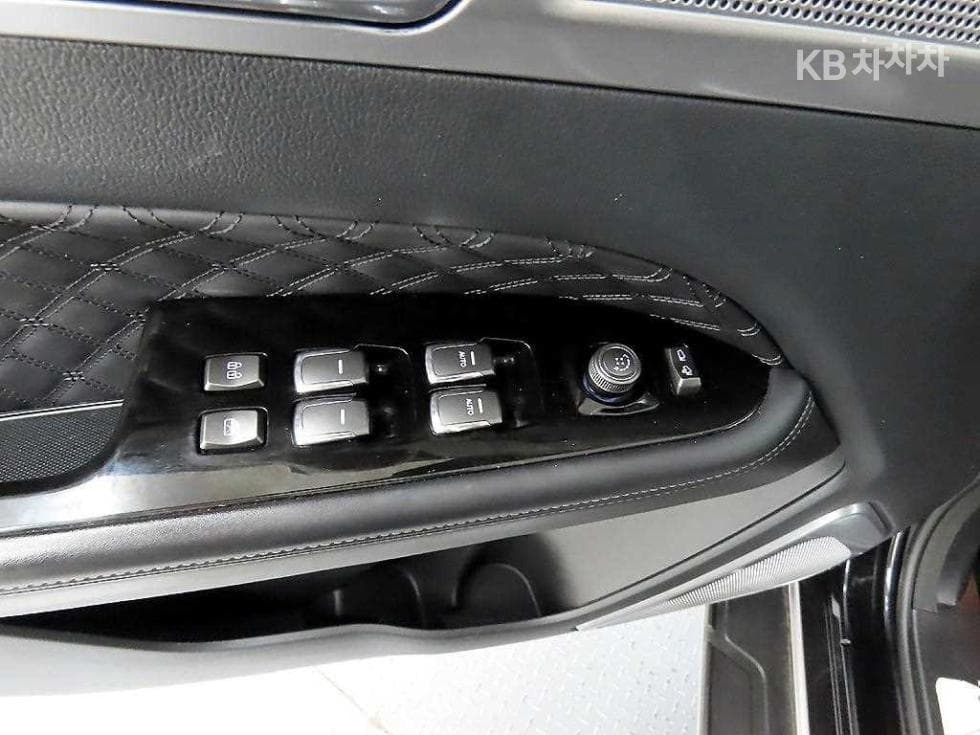 KG Mobility All New Rexton2.2 4WD 더 블랙 - 11