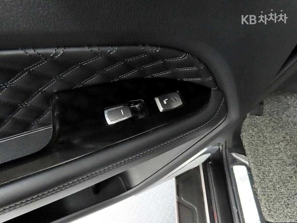 KG Mobility All New Rexton2.2 4WD 더 블랙 - 12