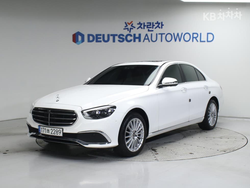 Mercedes-Benz E-Class (W213) E250 Exclusive - Image 1