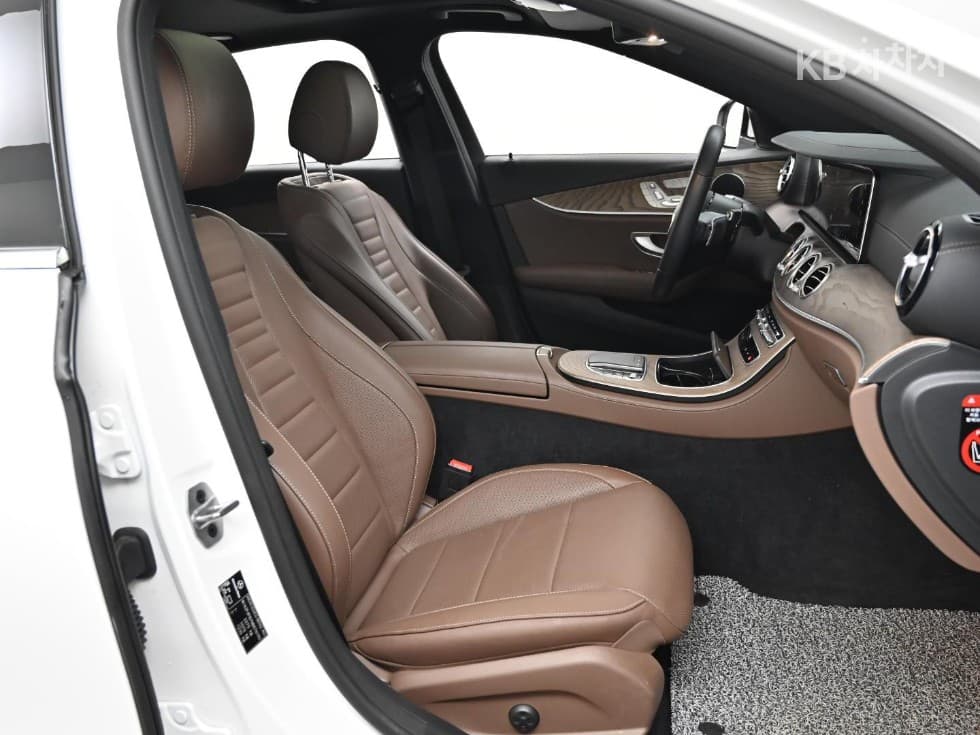Mercedes-Benz E-Class (W213)E250 Exclusive - 10