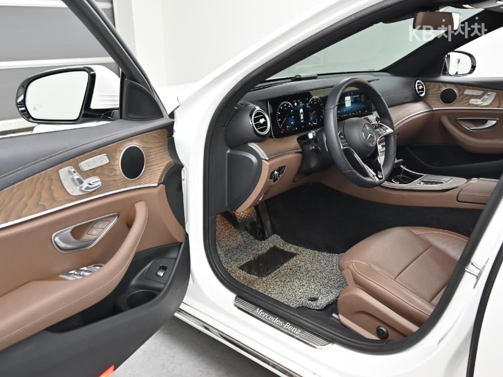 Mercedes-Benz E-Class (W213)E250 Exclusive - 11
