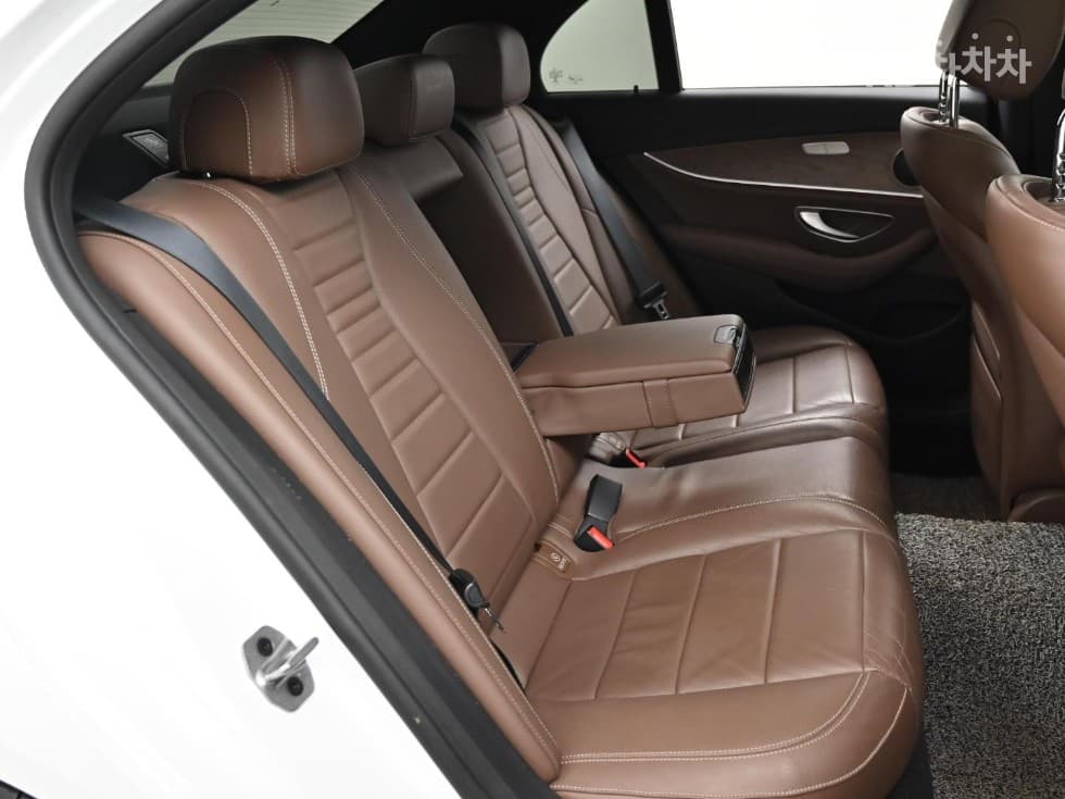 Mercedes-Benz E-Class (W213)E250 Exclusive - 12