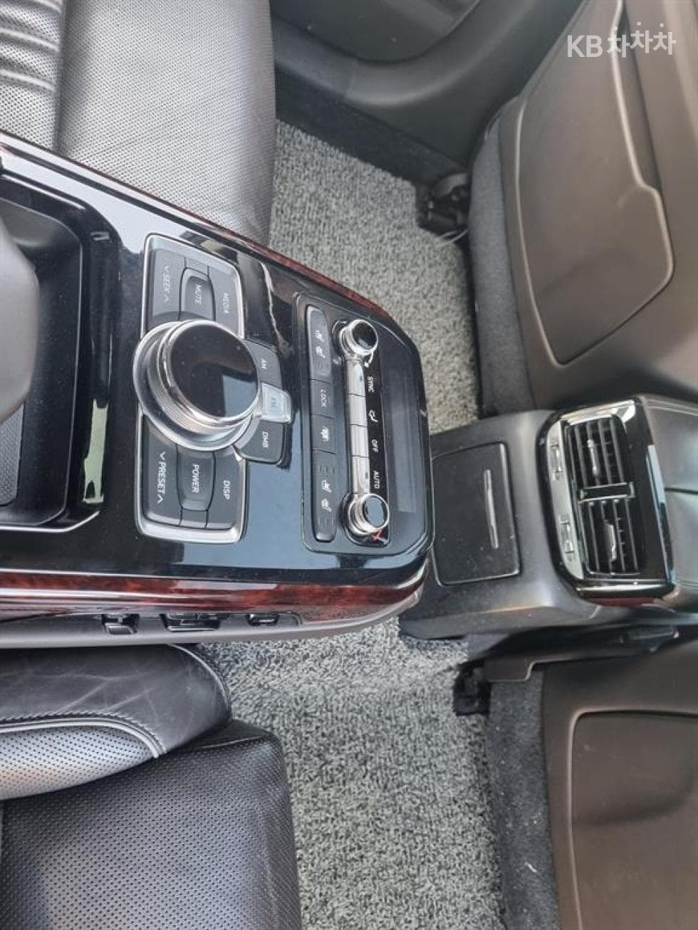 Genesis EQ9003.3 T-GDI AWD Premium Luxury - 13