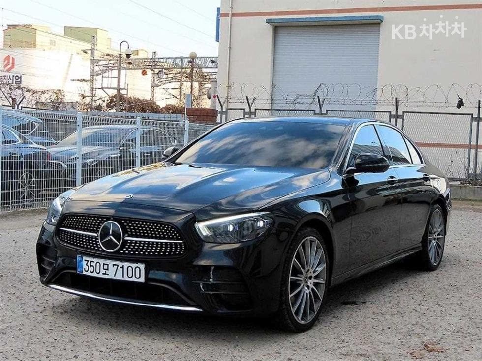 Mercedes-Benz E-Class (W213) E350 4MATIC AMG Line Edition - Image 1