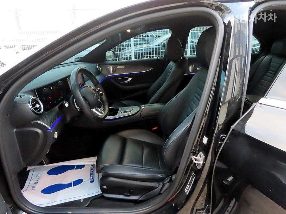 Mercedes-Benz E-Class (W213)E350 4MATIC AMG Line Edition - 5