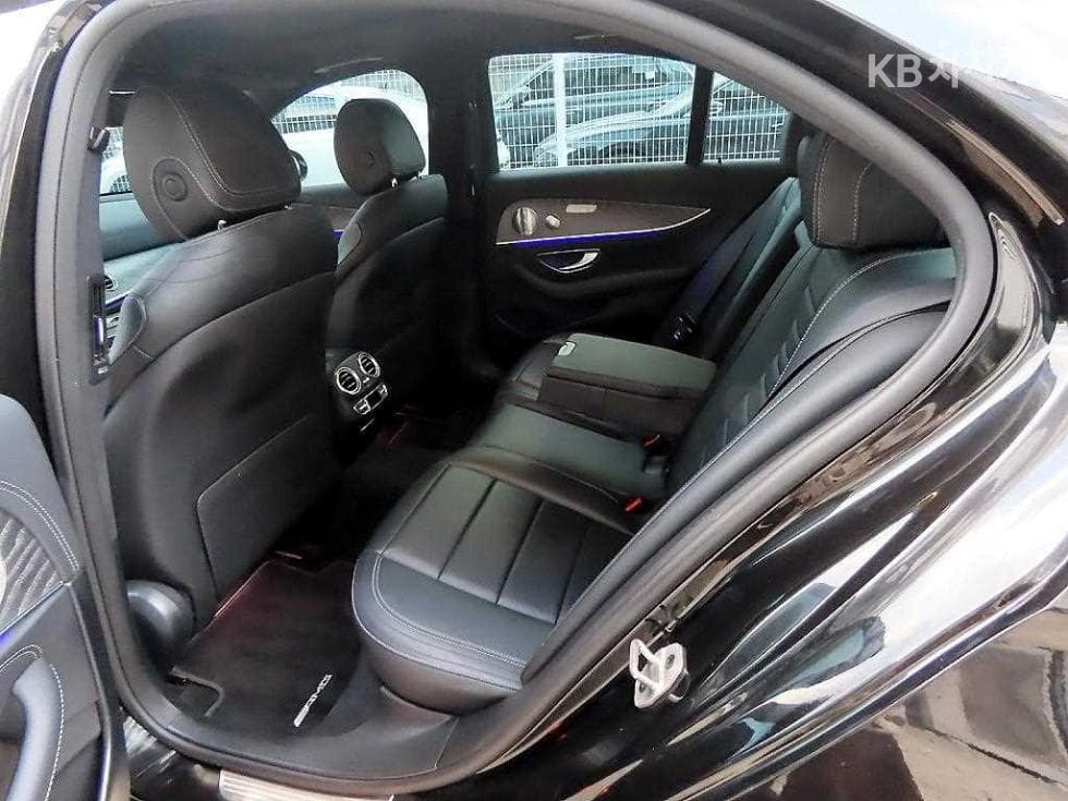 Mercedes-Benz E-Class (W213)E350 4MATIC AMG Line Edition - 6