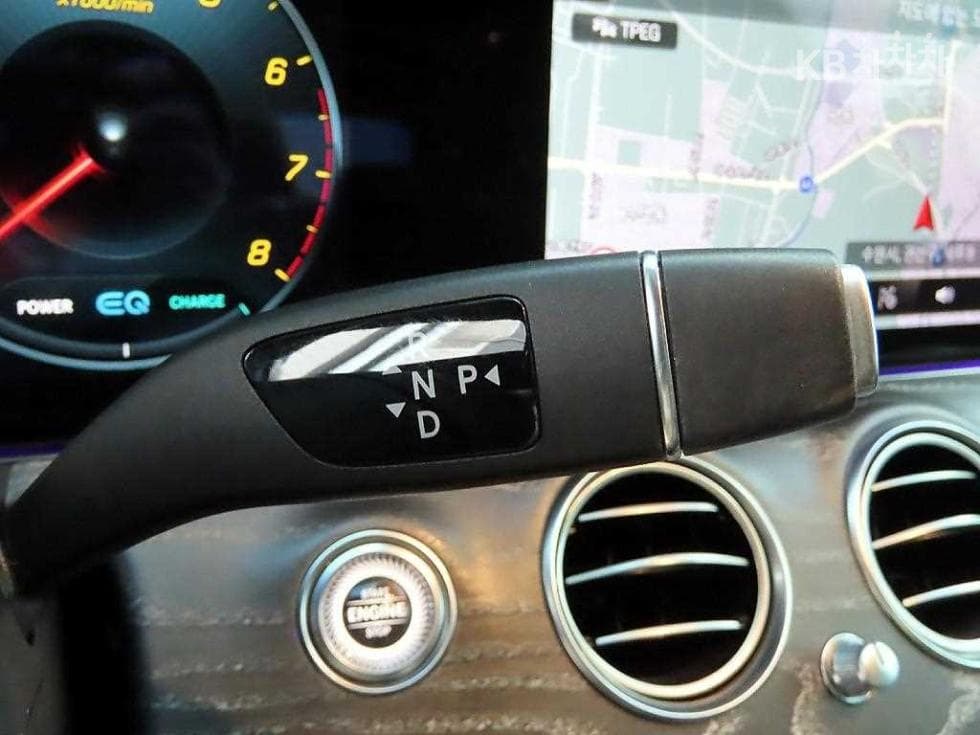 Mercedes-Benz E-Class (W213)E350 4MATIC AMG Line Edition - 11