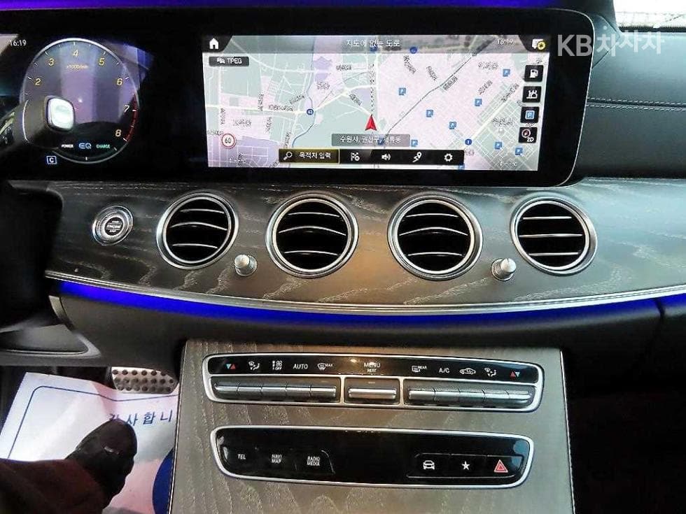 Mercedes-Benz E-Class (W213)E350 4MATIC AMG Line Edition - 13