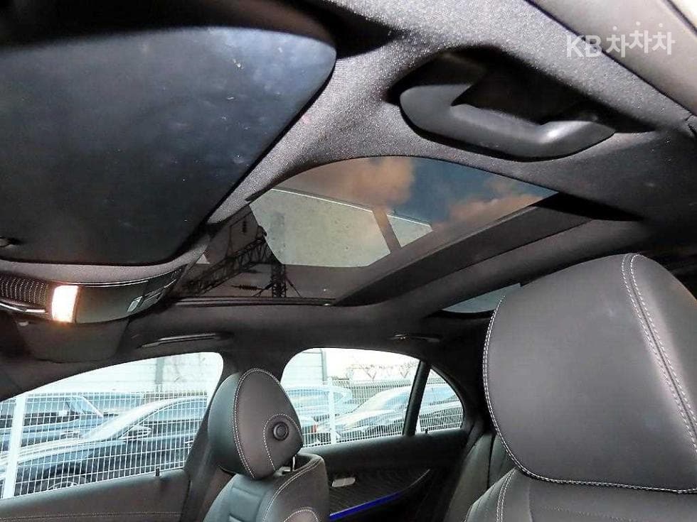 Mercedes-Benz E-Class (W213)E350 4MATIC AMG Line Edition - 17