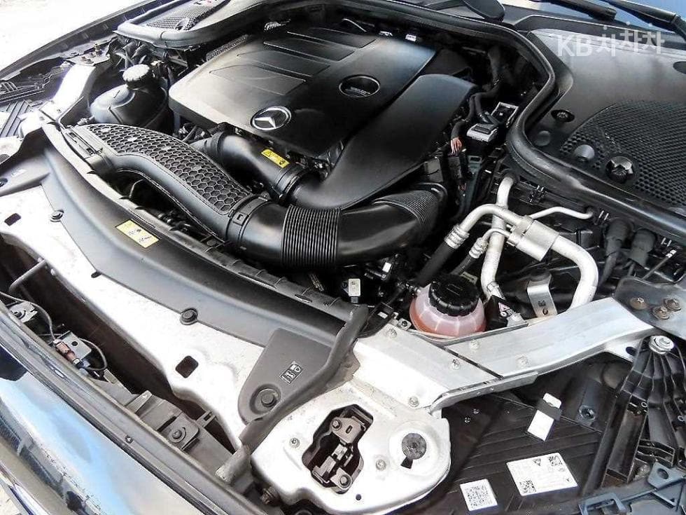 Mercedes-Benz E-Class (W213)E350 4MATIC AMG Line Edition - 19