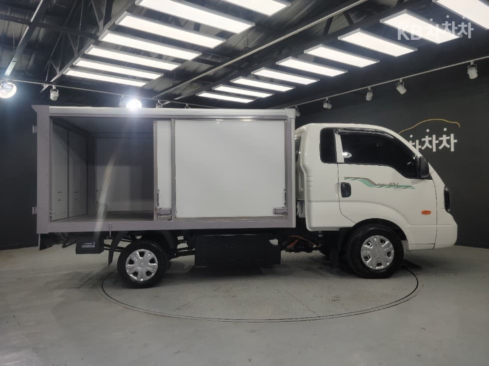 Kia The New (facelift) Bongo 3 (light truck) EVBox Truck 1 Ton 저상형 King Cab Extra Long Standard - 8