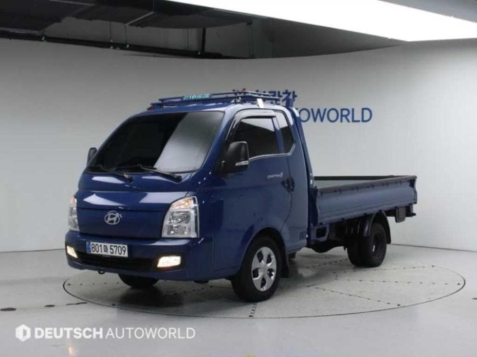 Hyundai Porter 2 Extra Long Super Cab LPG Premium - Image 1