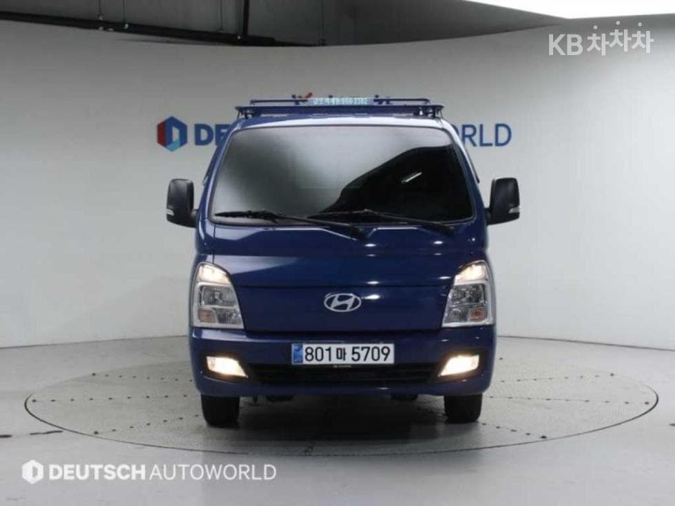 Hyundai Porter 2Extra Long Super Cab LPG Premium - 3