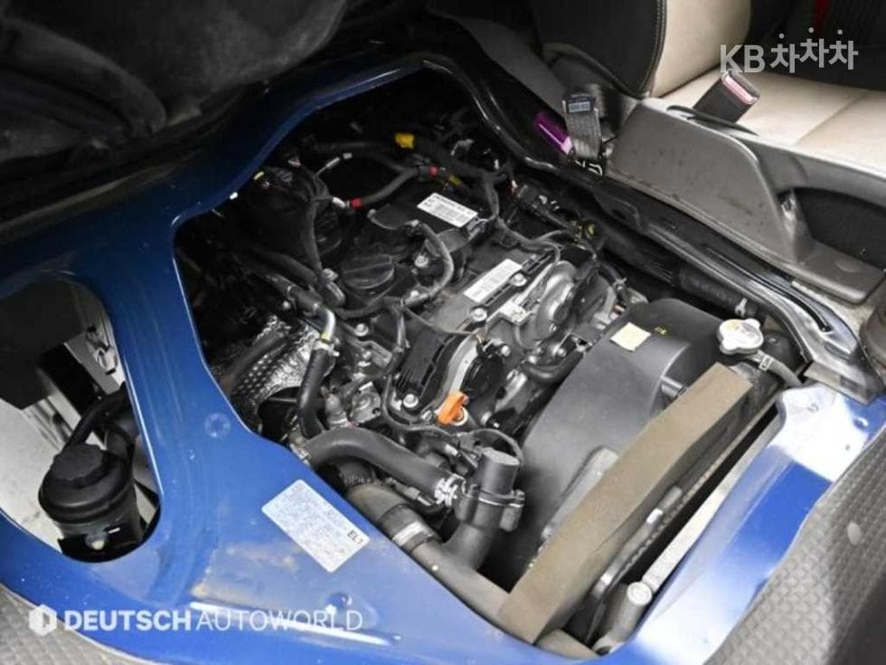 Hyundai Porter 2Extra Long Super Cab LPG Premium - 7