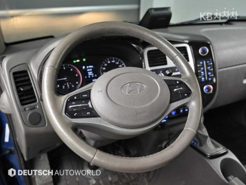 Hyundai Porter 2Extra Long Super Cab LPG Premium - 14