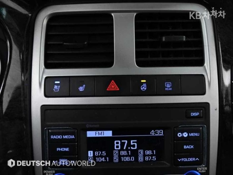 Hyundai Porter 2Extra Long Super Cab LPG Premium - 16