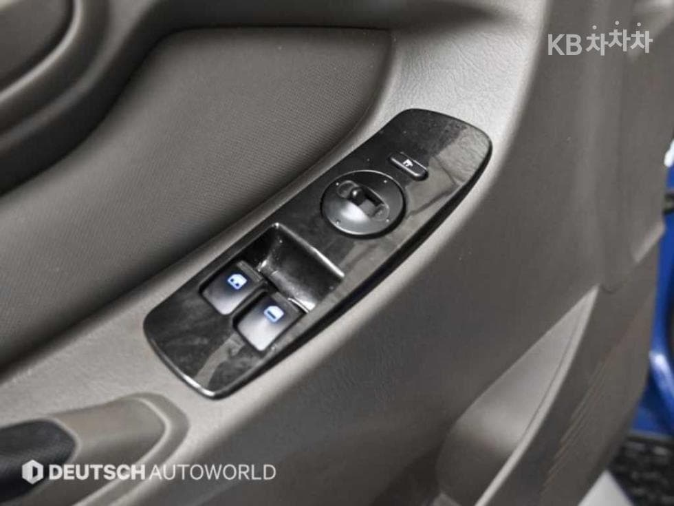 Hyundai Porter 2Extra Long Super Cab LPG Premium - 19