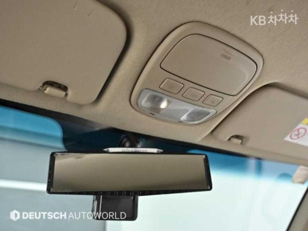 Hyundai Porter 2Extra Long Super Cab LPG Premium - 20