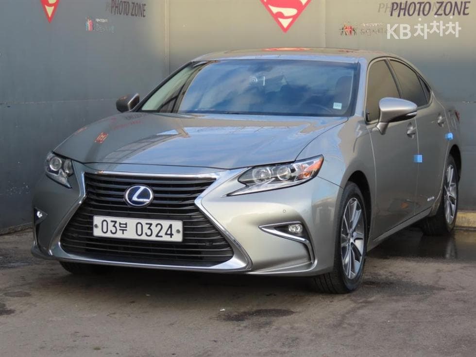 Lexus New ES 300h Supreme (High Trim) - Image 1