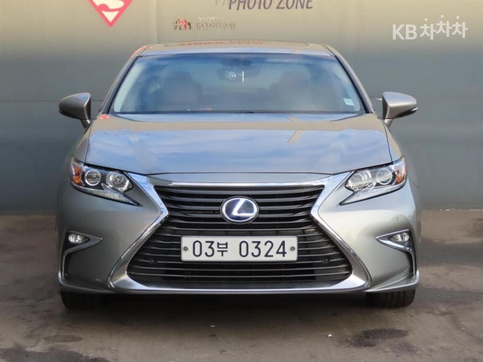 Lexus New ES300h Supreme (High Trim) - 2