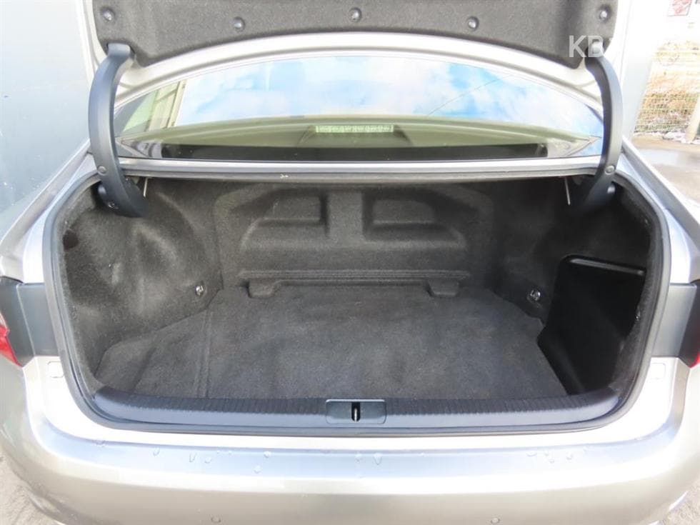 Lexus New ES300h Supreme (High Trim) - 5